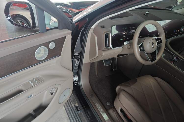 Used Hima AITO M9 2025 Extended-Range Ultra Version 52 kWh 6-Seater Driver Seat