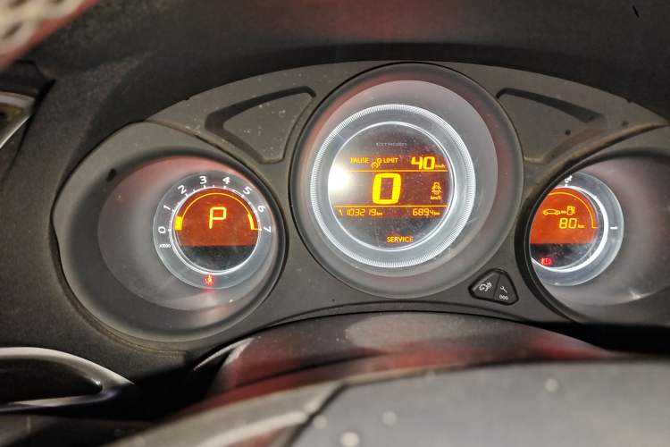 Used Citroen C4L 2015 1.2T Automatic Luxury Edition Odometer Close Up