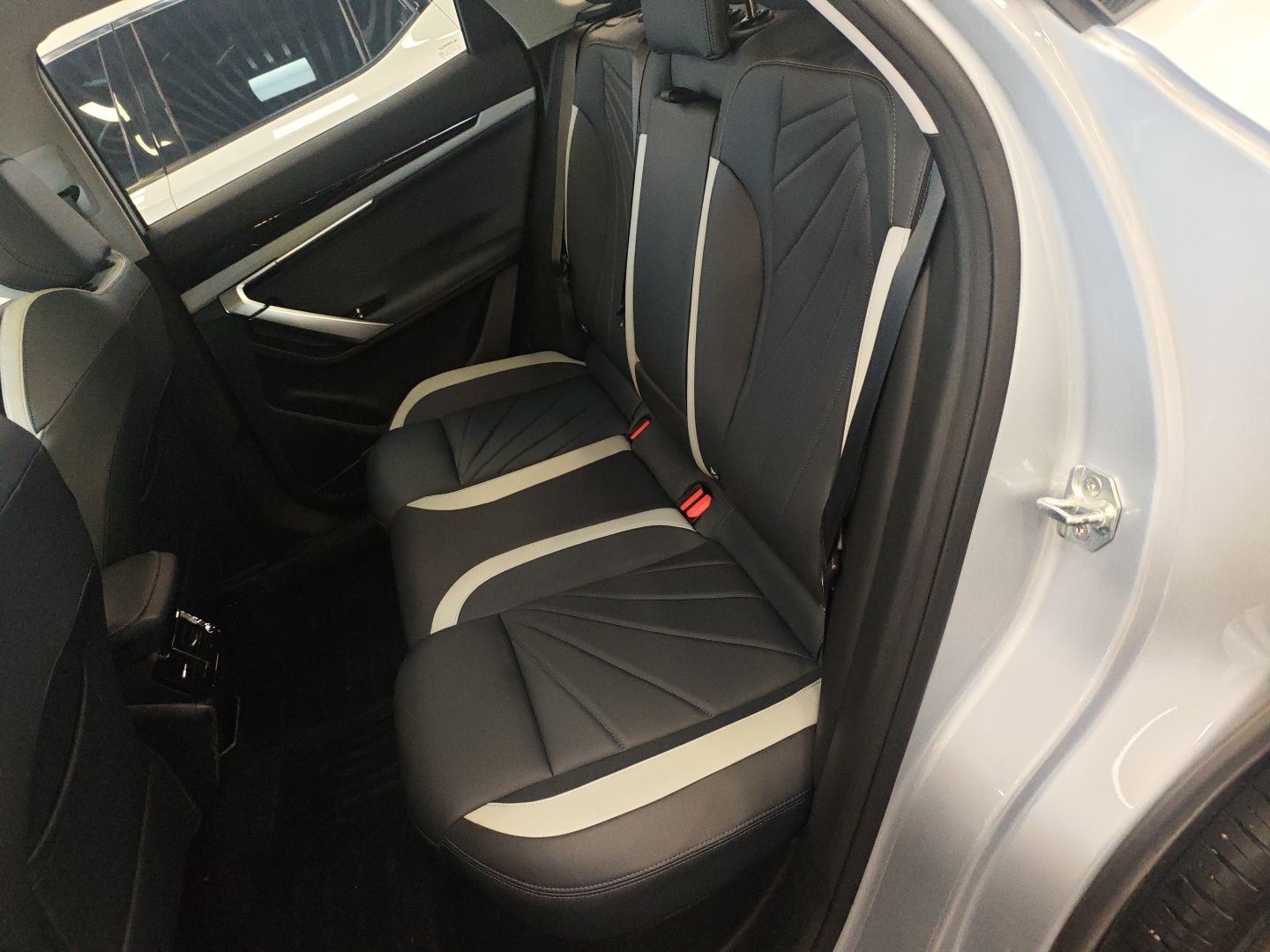 Geely Auto FX11 2023 1.5TD DCT Glory Edition — снимка 20
