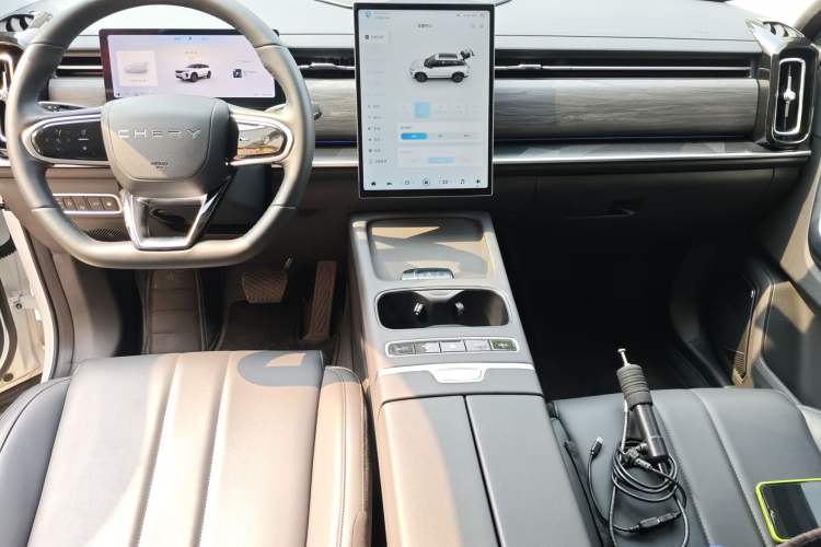 Used Chery Tiggo 7 C-DM 2025 1.5T 120KM Luxury Trim Center Console