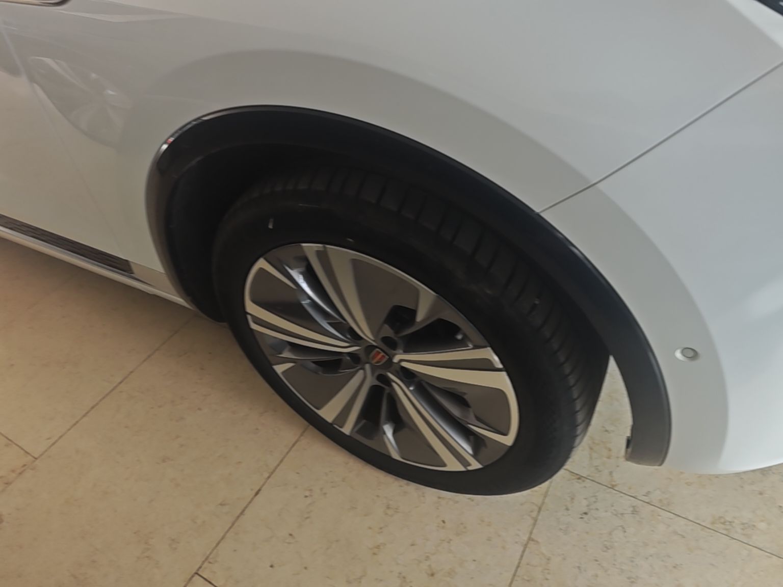Hongqi E-HS9 2022 690 km Range Flagship Edition Six Seats — снимка 10