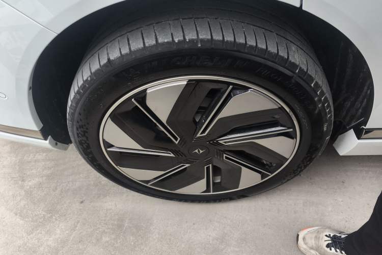 Used Dongfeng eπ eπ008 2025 210 Ultra Range-Extended Version 5 Seats