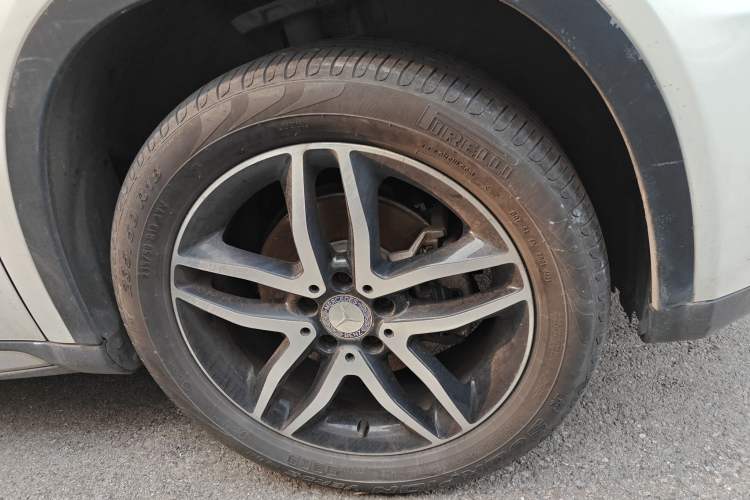 Used Mercedes-Benz GLA 2015 GLA 220 4MATIC Fashion Model Right Front Wheel Hub