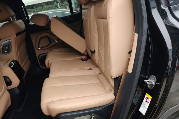 Used Formula Leopard 8 2025 Smart & Bold Luxury Version 7 Seats