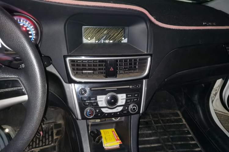 Used Soueast V5 Lingzhi 2015 1.5L Manual Luxury Model