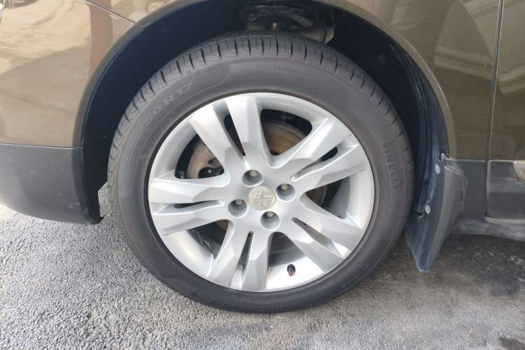 Used Peugeot 3008 2015 2.0L Automatic Trend Edition Left Front Wheel Hub