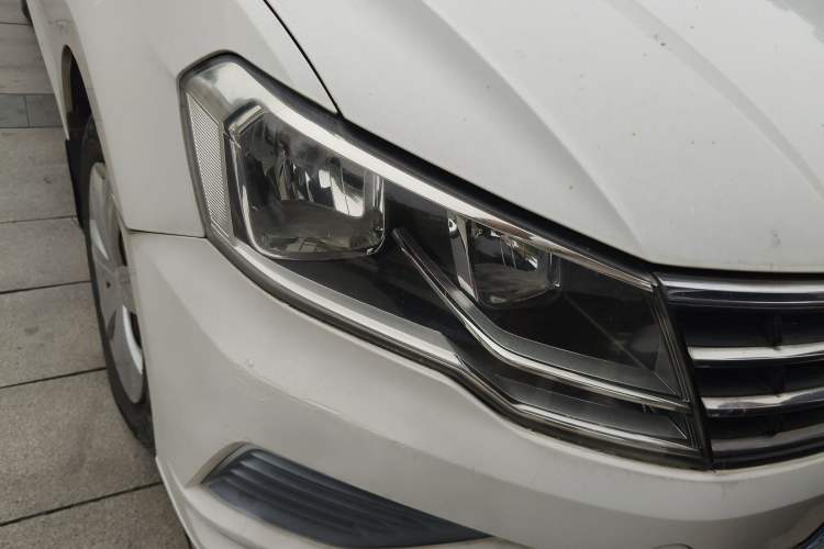 Used Volkswagen Jetta 2017 1.5L Automatic Fashion Model Right Front Headlight