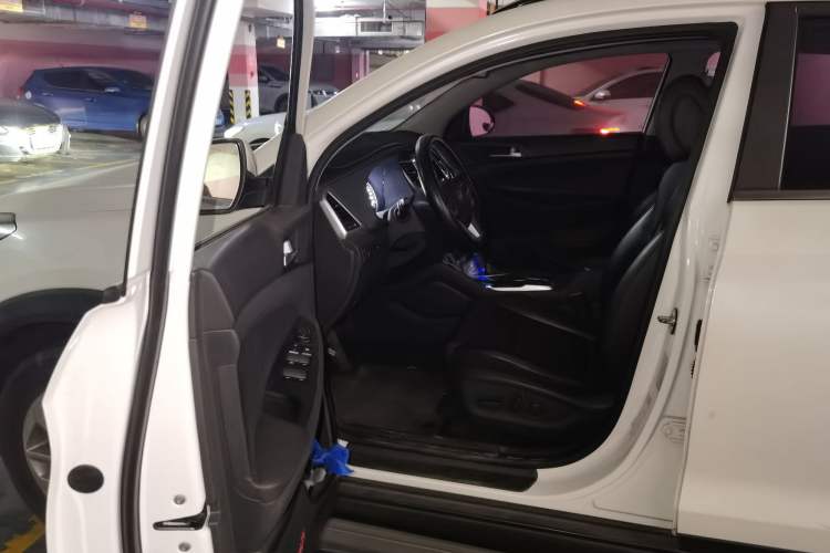 Used Hyundai Tucson 2018 1.6T Dual-Clutch Two-Wheel Drive 15th Anniversary Special Edition