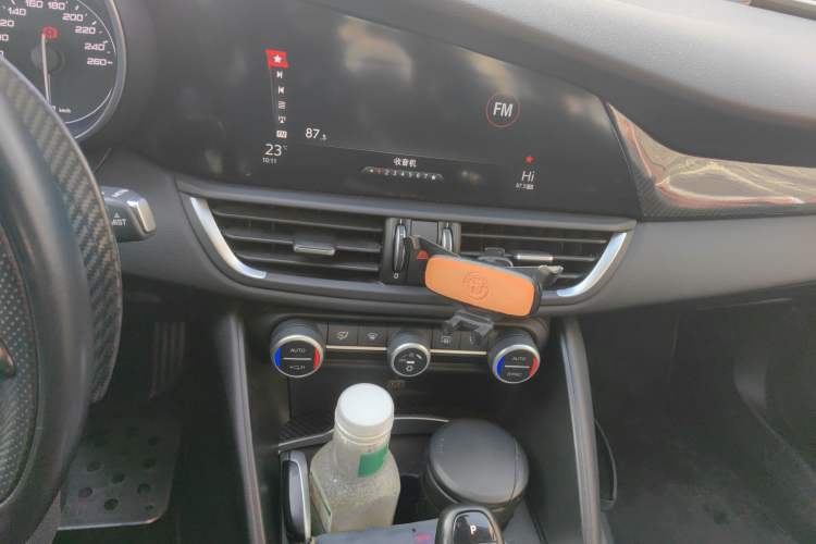 Used Alfa Romeo Giulia 2017 2.0T 280HP Luxury Edition Audio And AC Panel