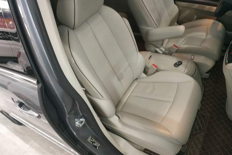 Used Buick GL8 2021 Land Cruiser Executive Class 652T Luxury Model
