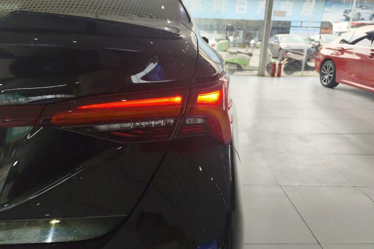 Used Toyota Avalon 2023 2.5L Luxury Edition Right Rear Taillight