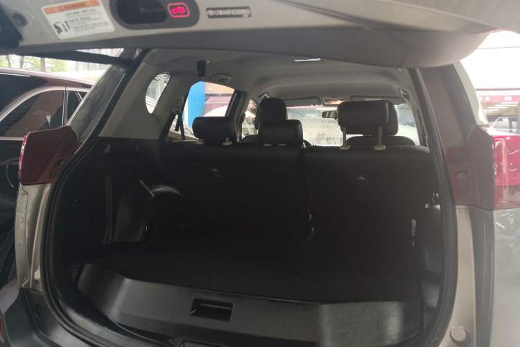 Used Toyota RAV4 2013 2.0L CVT Two-Wheel Drive Urban Edition Trunk