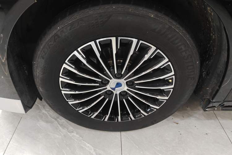 Used Denza D9 2022 DM-i 970 Four-Wheel Drive Prestige Model