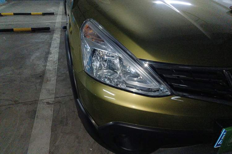 Used Nissan Livina 2013 JINRUI 1.6XV CVT Luxury Edition Right Front Headlight