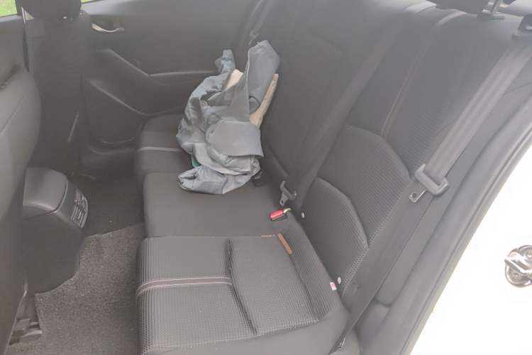 Used Mazda 3 Axela 2017 Sedan 1.5L Automatic Luxury Model Emission Standard China V