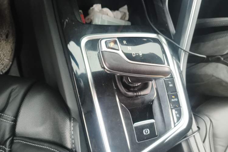 Used SAIC MAXUS T90 RV 2022 2.0T Explorer T90 Zongheng Hao Yue White Gear Lever