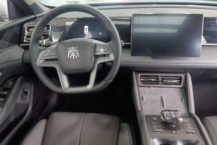 Used BYD Qin L 2025 DM-i Smart Drive 120KM Superior Model
