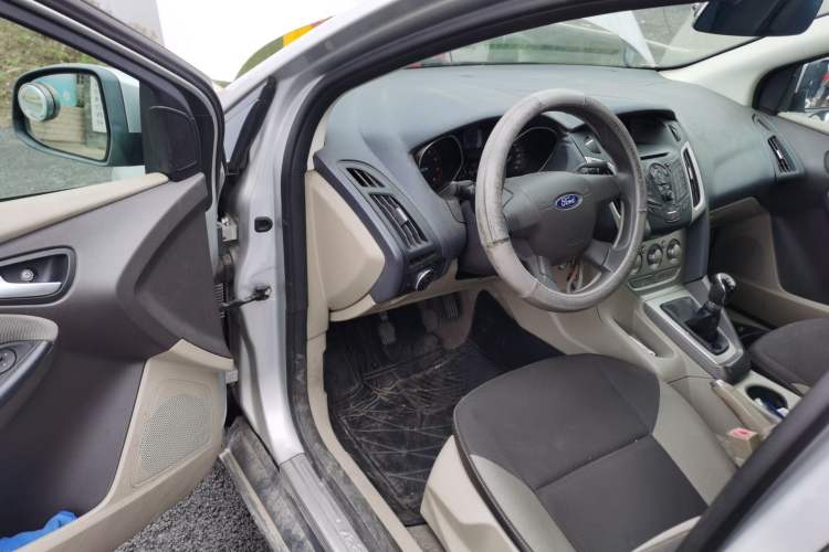 Used Ford Focus 2012 Sedan 1.6L Manual Comfort Model
