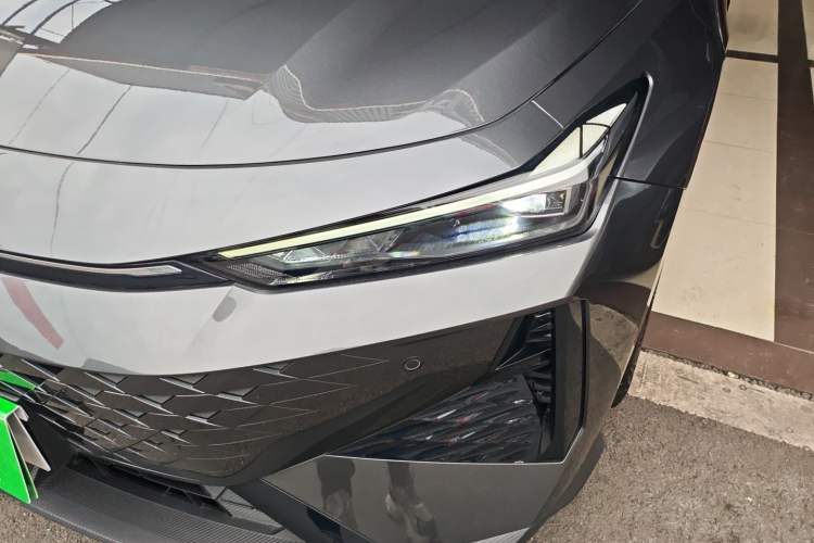 Used Changan UNI-V 2024 1.5T Prestige Edition
