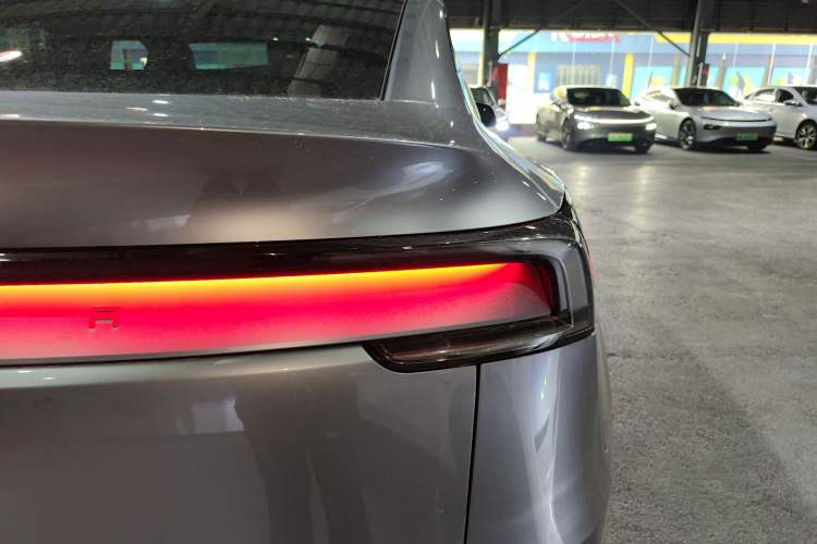 Used Tesla Model Y 2025 Rear-Wheel-Drive Version Right Rear Taillight