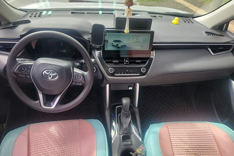 Used Toyota FRONTLANDER 2023 2.0L CVT Leading Edition Center Console