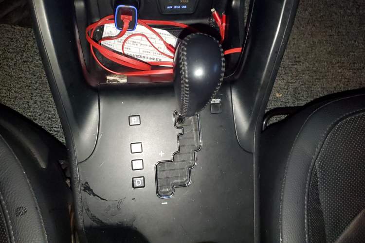 Used Hyundai ix35 2013 2.0L Automatic Two-Wheel Drive Smart GLS China IV Standard Gear Lever