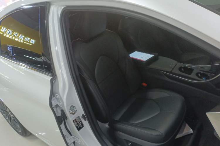 Used Toyota Avalon 2019 2.0L XLE Premium Edition China VI