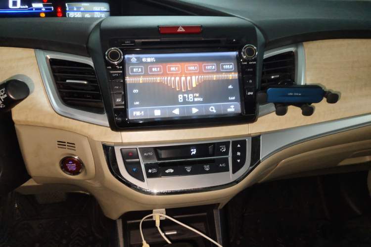 Used Honda Jade 2013 1.8L automatic Comfort version 5 seats
