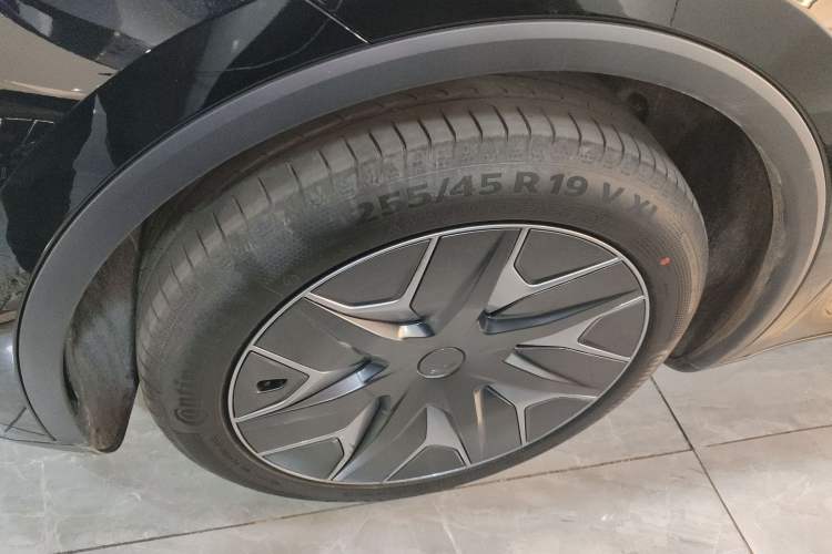 Used Tesla Model Y L 2025 Model Long-Range All-Wheel-Drive Version