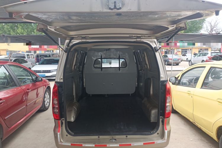 Used Wuling Hongguang V 2022 1.5L Jingqu Edition Enclosed-Window Vehicle with Hydraulic Power Steering LAR