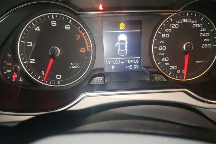 Used Audi A4L 2015 30 TFSI Automatic Comfort Model Odometer Close Up