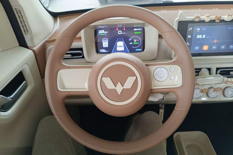 Used Wuling Hongguang MINIEV 2024 3rd Generation 215km Advanced Version
