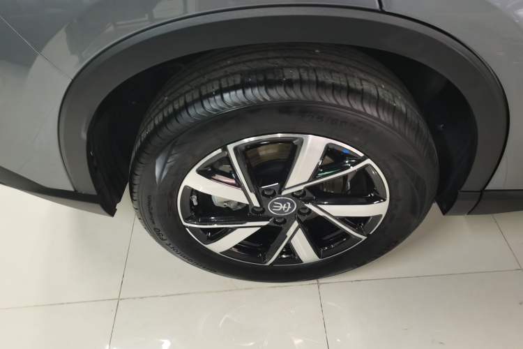 Used BYD Song Pro New Energy 2024 HONOR Edition DM-i 71KM Navigation Model Right Rear Wheel Hub