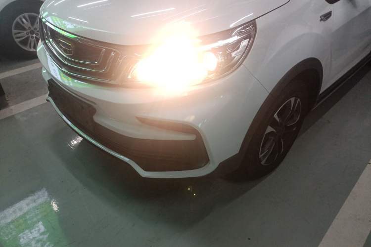 Used Geely Auto Vision X3 2019 Upgraded Model 1.5L Manual Elite Version Left Front Headlight