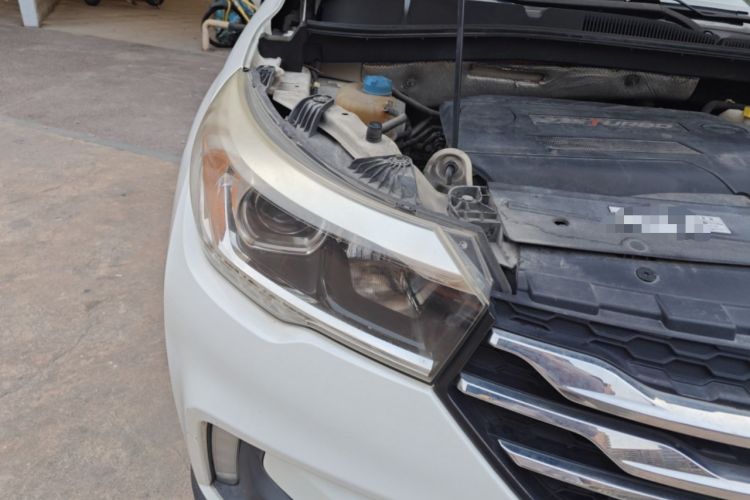 Used GAC Trumpchi GS4 2017 235T G-DCT Two-Wheel Drive Luxury Edition Right Front Headlight