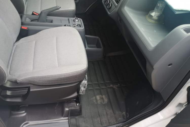 Used Wuling Yangguang 2025 Model 400km Bus Edition—Comfort Edition
