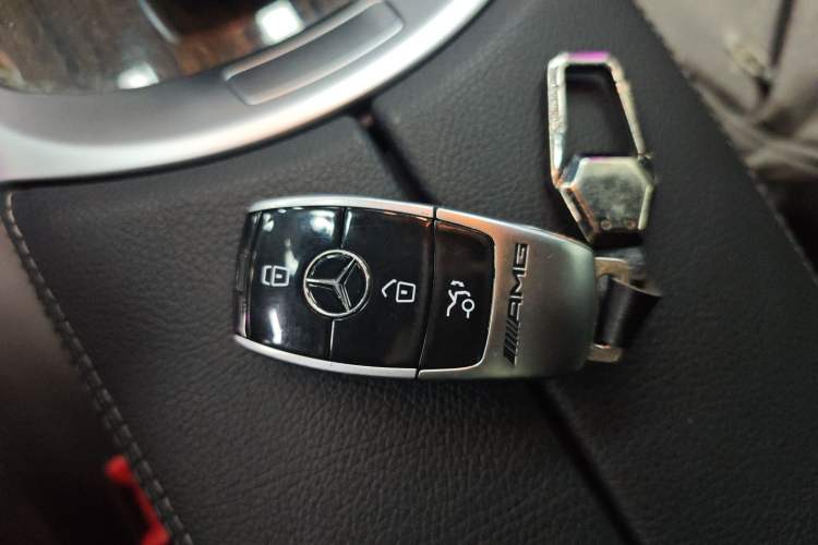 Used Mercedes-Benz GLC 2018 Facelifted GLC 260 4MATIC Dynamic Edition Interior 1