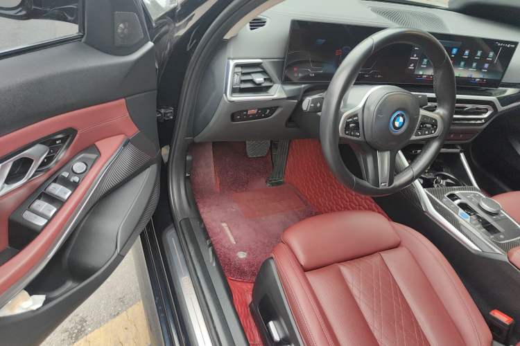 Used BMW i3 2022 eDrive 35 L Interior 3