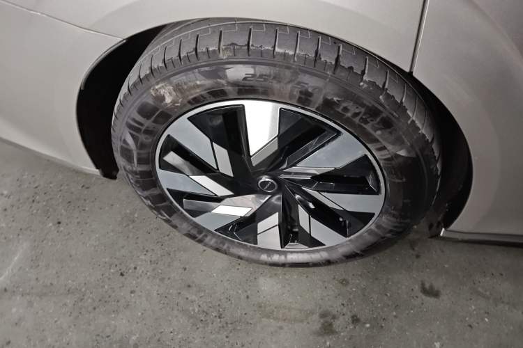 Used Volvo EM90 2025 Ultra Six-Seater