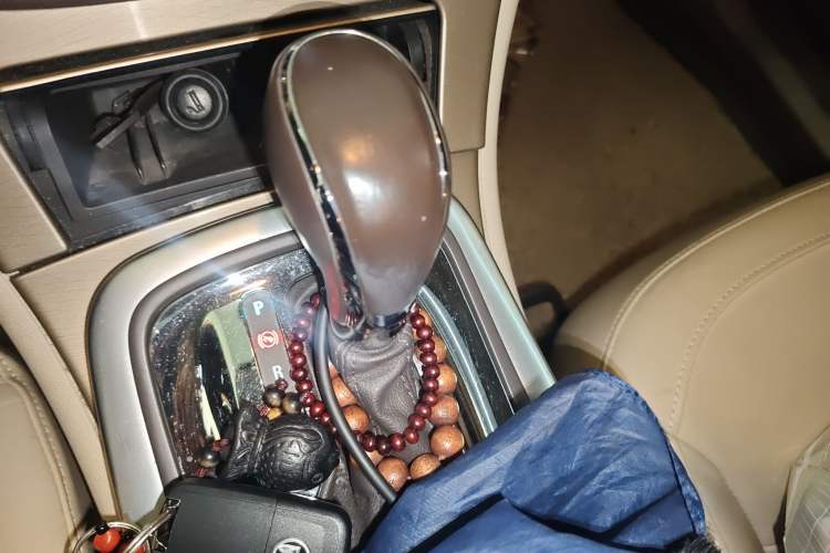 Used Buick Regal 2012 2.0L Luxury Edition Gear Lever