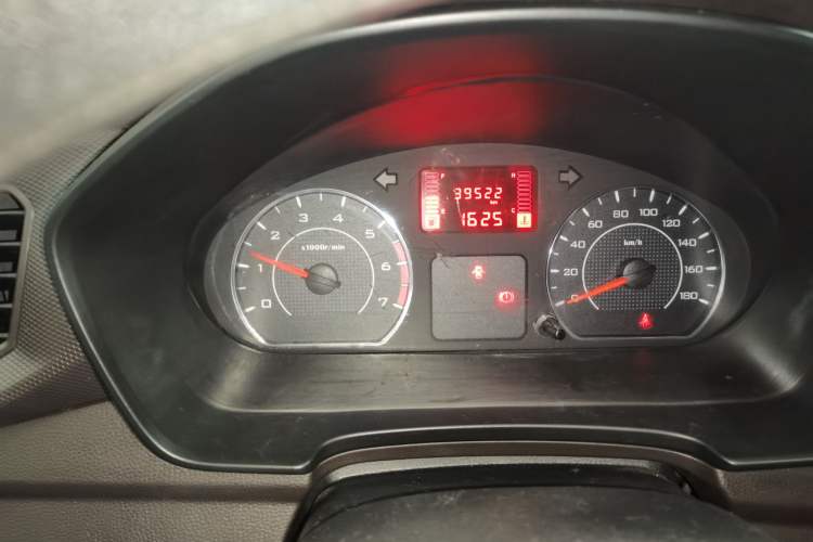 Used Wuling Hongguang V 2022 1.5L Jingqu Edition Enclosed-Window Vehicle with Hydraulic Power Steering LAR
