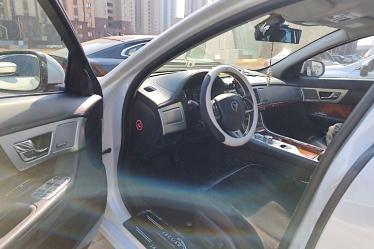 Used Jaguar XF 2015 XF 2.0T Luxury Edition Driver Seat