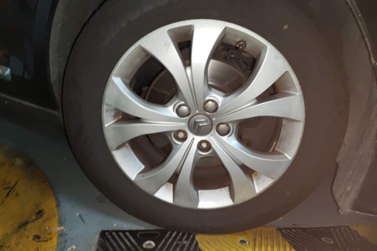 Used Citroen C5 2012 2.3L Automatic Prestige Edition Right Front Wheel Hub