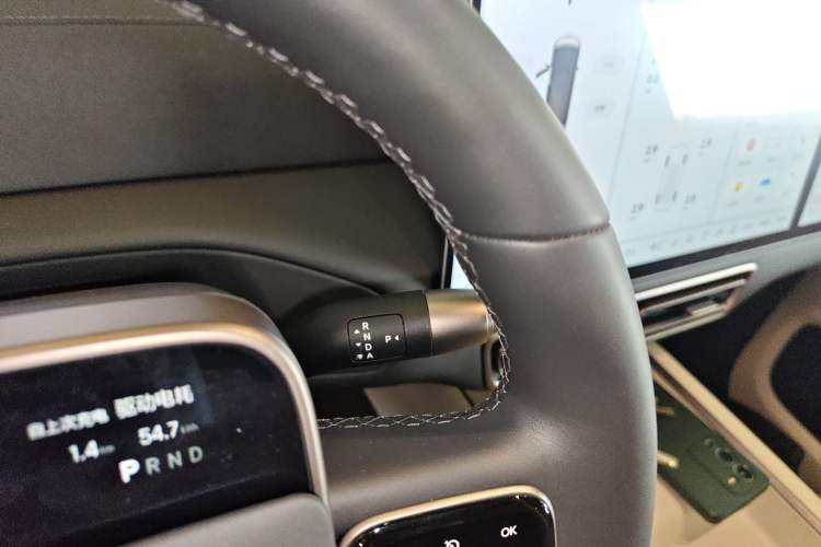 Used Li Auto MEGA 2025 Ultra Smart Refreshed Edition
