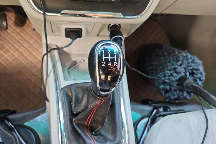 Used Jinbei New Hiace X30L 2023 1.5L Wealth Edition Passenger Van 5/6/7-Seater Central Air Conditioning Version SWC15M
