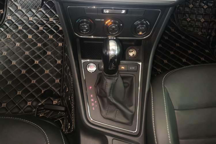 Used Volkswagen Gran Lavida 2017 180TSI DSG Comfort Edition Gear Lever