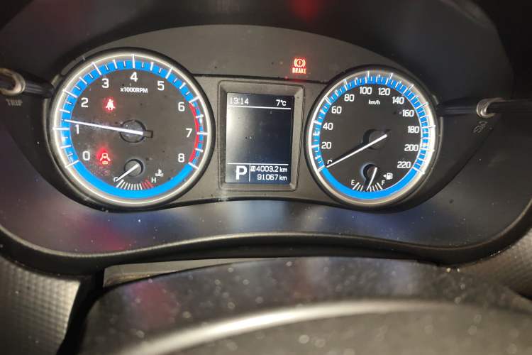 Used Suzuki S-Cross 2015 1.6L CVT Two-Wheel Drive Elite Version Odometer Close Up