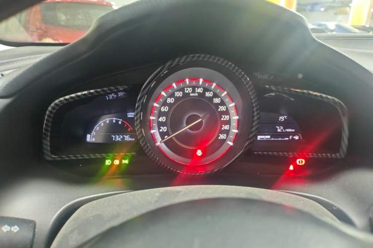 Used Mazda 3 Axela 2014 Hatchback 1.5L Manual Comfort Model
