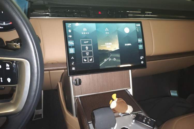 Used Land Rover Range 2024 3.0 L6 360 PS Grand Edition Audio And AC Panel