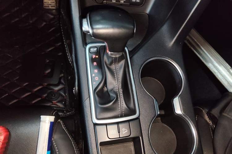 Used Kia KX5 2016 1.6T Automatic Two-Wheel Drive DLX Gear Lever